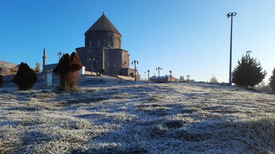 Kars kış gelmeden buz kesti 