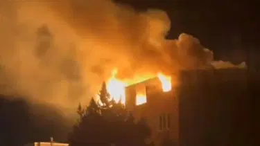 Adana'da 4 katlı binada yangın