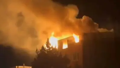 Adana'da 4 katlı binada yangın