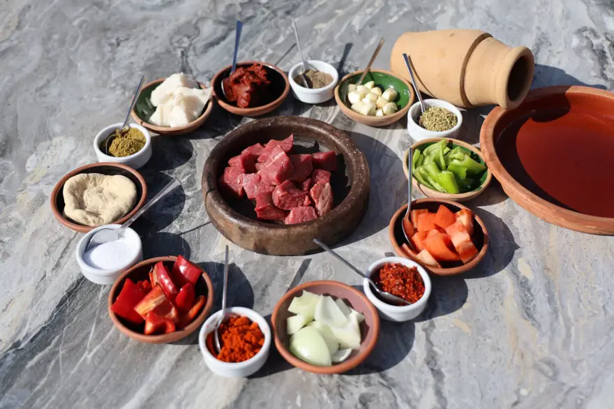 Bin yıllık lezzet: Kara fırınlarda 2 buçuk saatte pişiriliyor 5