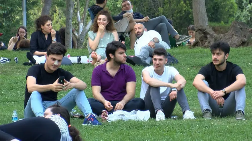 Maske takanlar azalıyor (Maçka Parkı ve İstiklal'de kurallara uyulmadı) 7