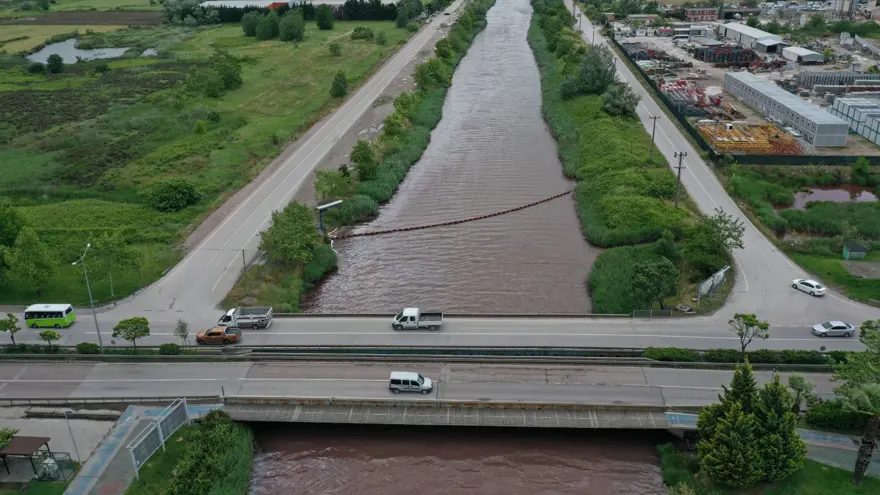 Kocaeli'de Kilez Deresi'ni atık su ile kırmızıya boyayan firmaya ceza 6