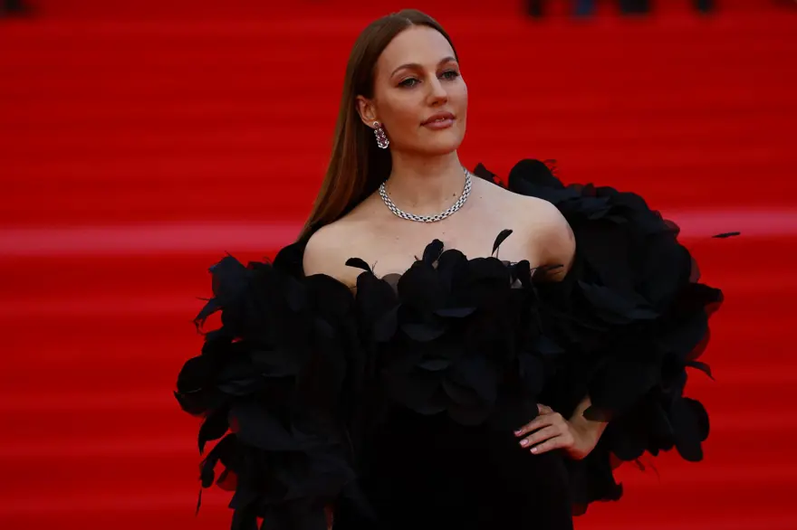 Meryem Uzerli Moskova Uluslarası Film Festivali'nin kırmızı halısında 5