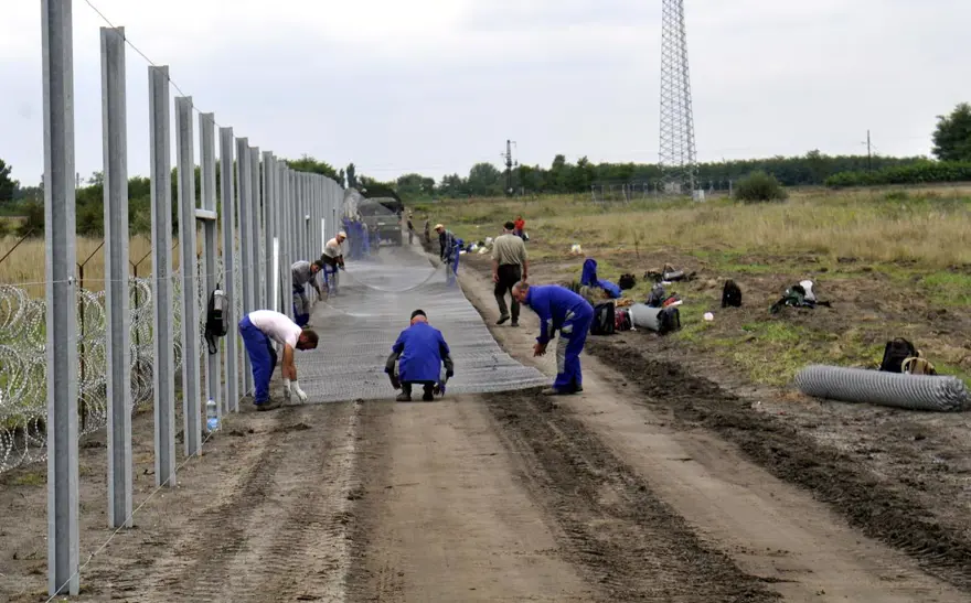Macaristan-Sırbistan sınırına tel örgü 28 Macaristan-Sırbistan sınırına tel örgü 28