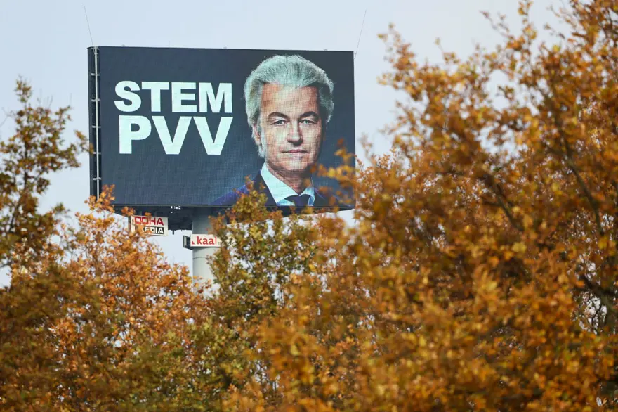 Hollanda'da yabancı düşmanı Wilders kazandı 15