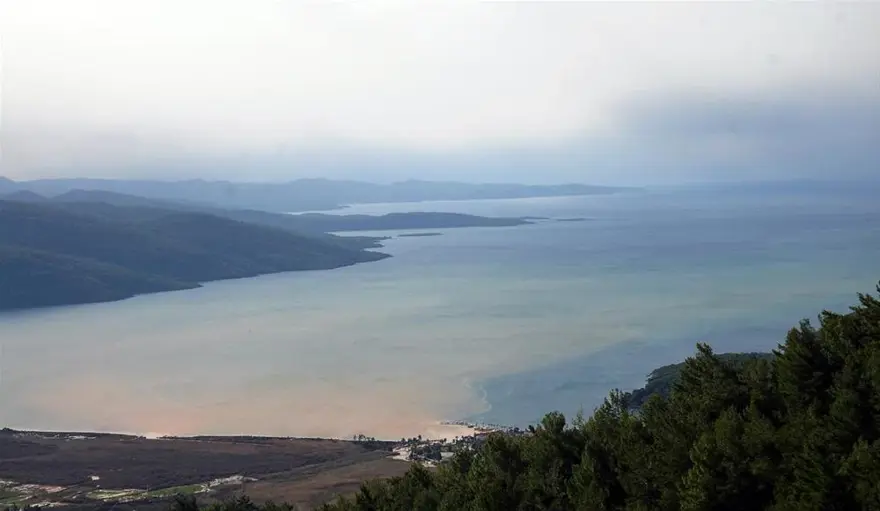 Deniz renk değiştirdi 
