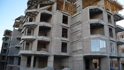 İnşaattan düşen işçi hayatını kaybetti