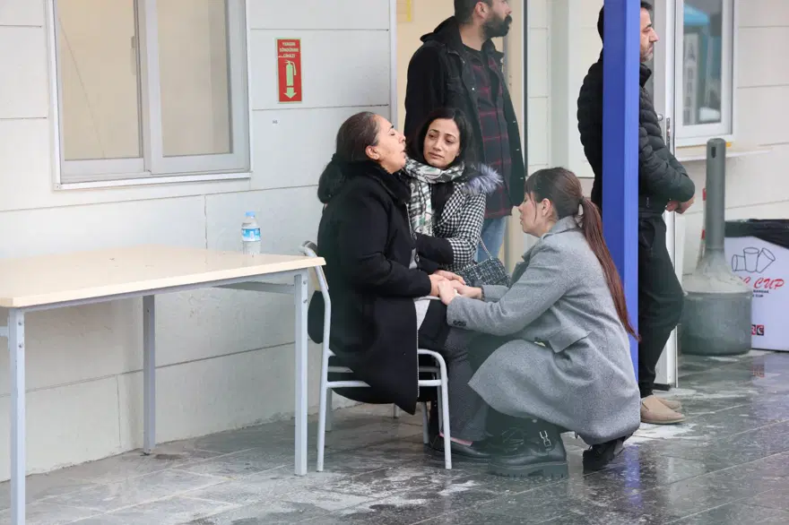 Erzincan'daki maden faciasında gözü yaşlı ailelerin bekleyişi sürüyor 2