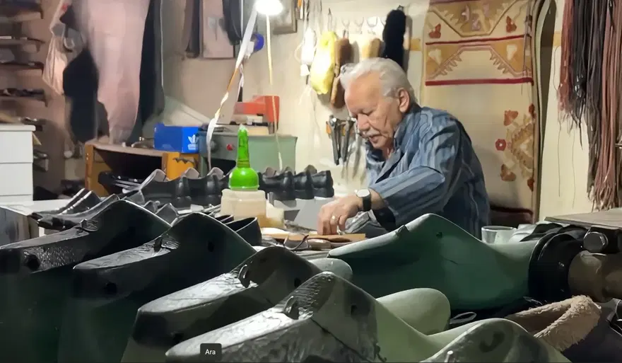 9 yaşında çırak olarak başlamış. 63 yıldır durmadan üretiyor 1