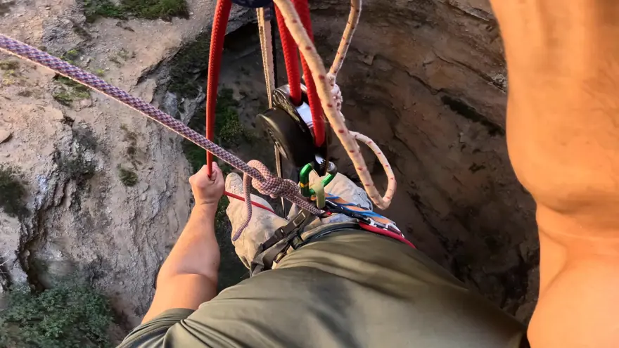 90 metrelik kara deliğe tek girdi: Dünyadan bir yer değil 8