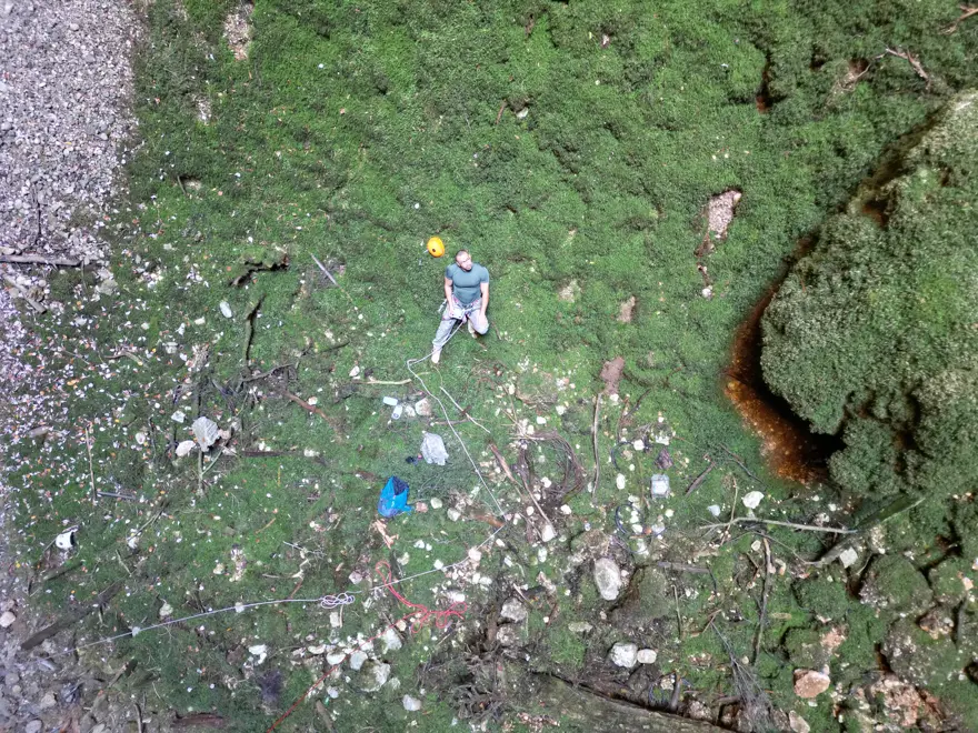 90 metrelik kara deliğe tek girdi: Dünyadan bir yer değil 