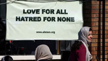 İslamofobi yükseliyor, camilere saldırana para veriliyor