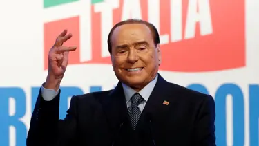 İtalya'nın eski başbakanı Berlusconi bir kez daha hastaneye kaldırıldı
