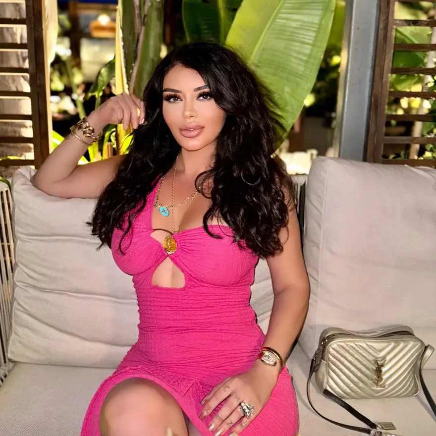 Şarkıcı Ebru Polat avukatlığa geri döndü! "Dolandırıcılık çetesini çökertiyoruz" 