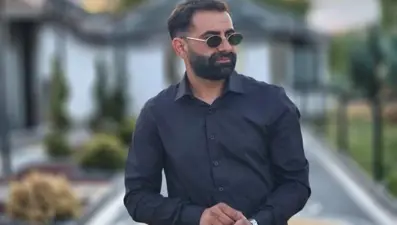 Evde başından silahla vurulmuş halde bulundu