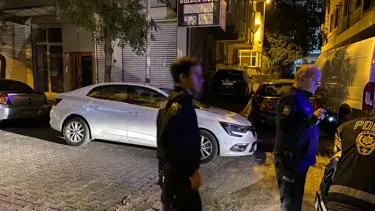 Bahçelievler'de polisin "dur" ihtarına uymayan araç kaçtı: 2 polis yaralı