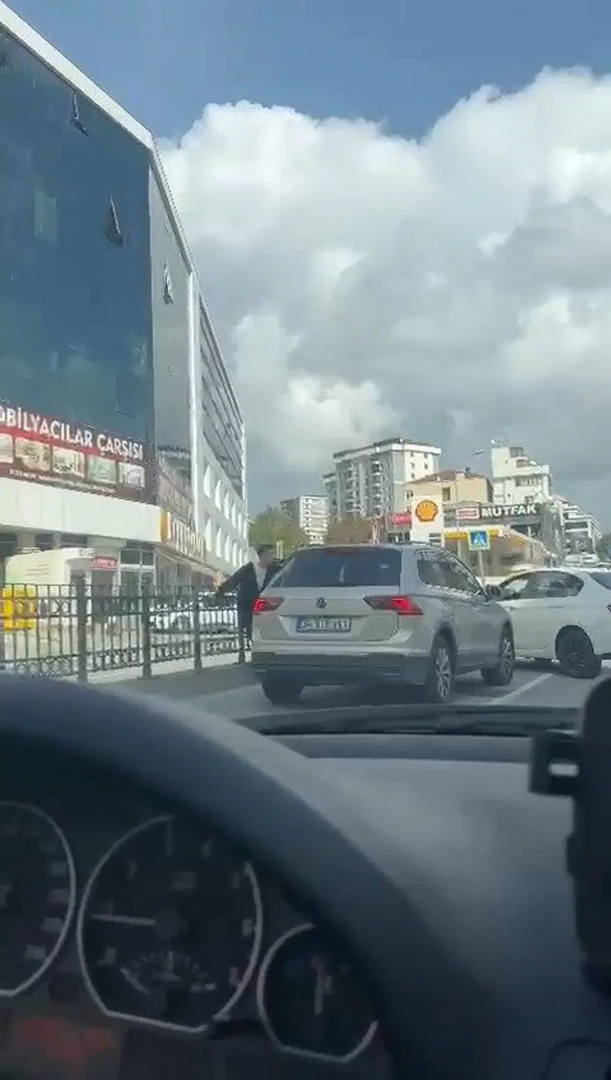 İstanbul'da trafikte bıçaklı saldırı 4 İstanbul'da trafikte bıçaklı saldırı 4
