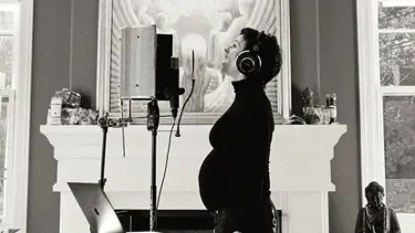 Alanis Morissette üçüncü çocuğuna hamile