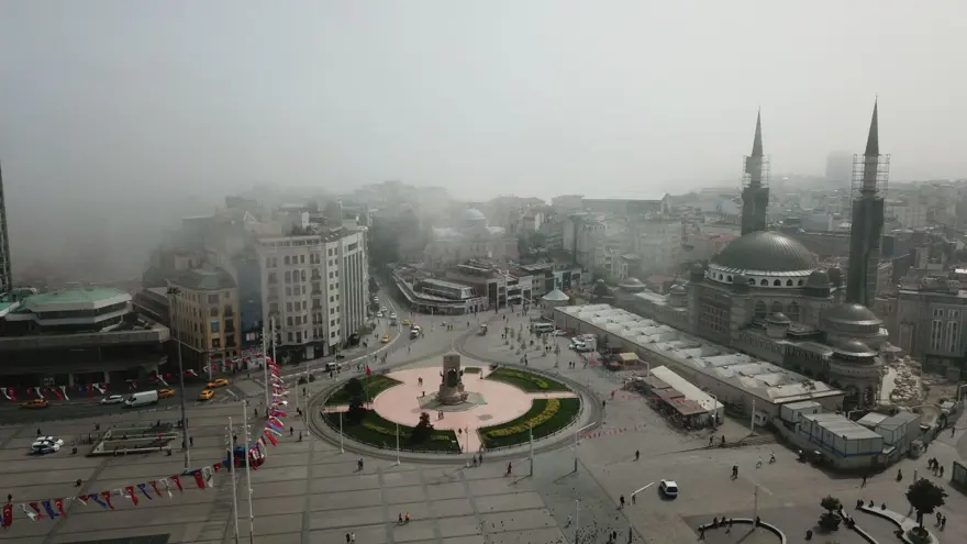 İstanbul Boğazı'na çöken sis doyumsuz görüntüler oluşturdu 19