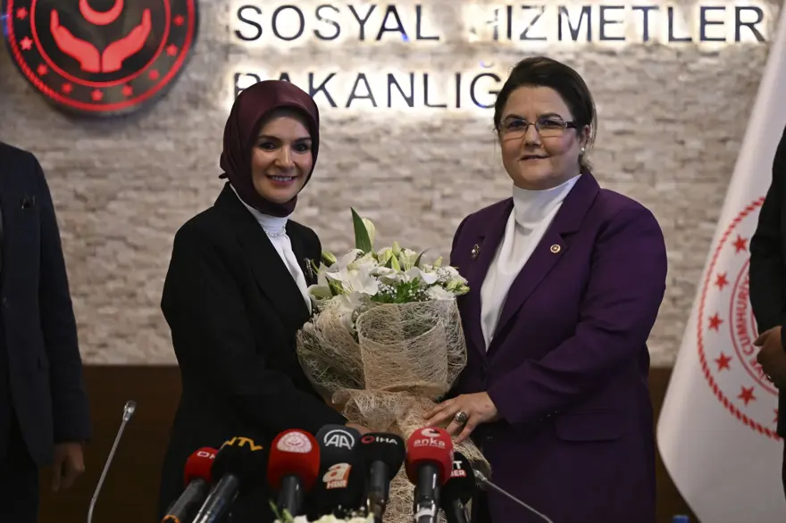 Bakanlıklarda devir teslim 12