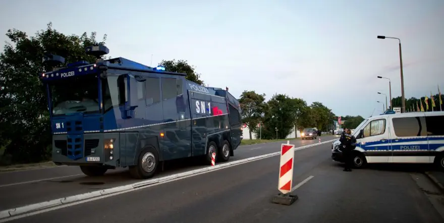 Almanya'da aşırı sağcılar yine mültecileri hedef aldı 10