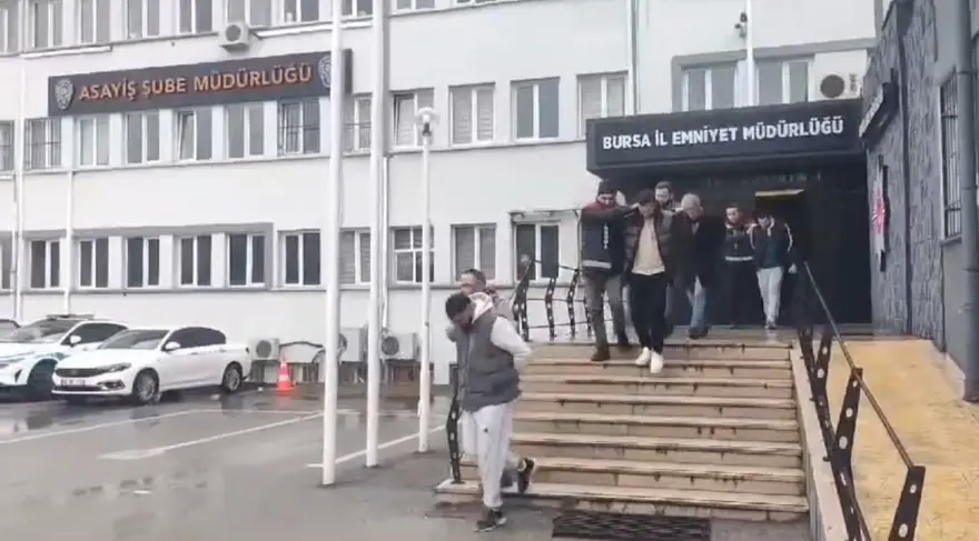 Emekli kadını 1 milyon 500 bin lira dolandırdılar: O parayla alem yaparken yakalandılar 2