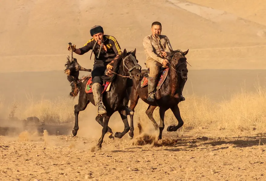 Van'daki Kırgız Türkleri ülkelerinin 31. bağımsızlık yıl dönümünü kutladı 12 Van'daki Kırgız Türkleri ülkelerinin 31. bağımsızlık yıl dönümünü kutladı 12