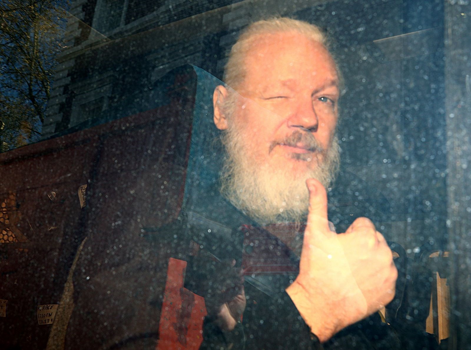 ABD, Assange'ı izlediğini kabul etmek istemiyor