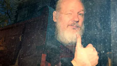 ABD, Assange'ı izlediğini kabul etmek istemiyor