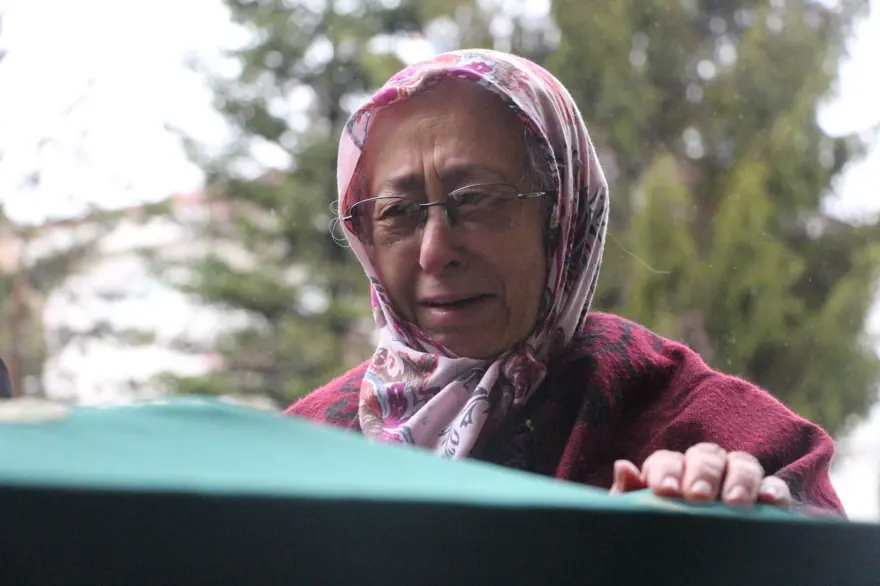 Öğretmen ve müdür şiddetiyle felç kalan gence son veda: Evladım elimden kayıp gitti 2 Öğretmen ve müdür şiddetiyle felç kalan gence son veda: Evladım elimden kayıp gitti 2