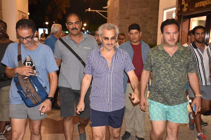 Suudi prens koruma ordusuyla Bodrum sokaklarında 8