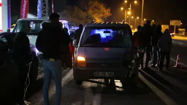 Düğünden çıkan yayalara cenazeye giden kamyonet çarptı: 1 ölü, 1 yaralı