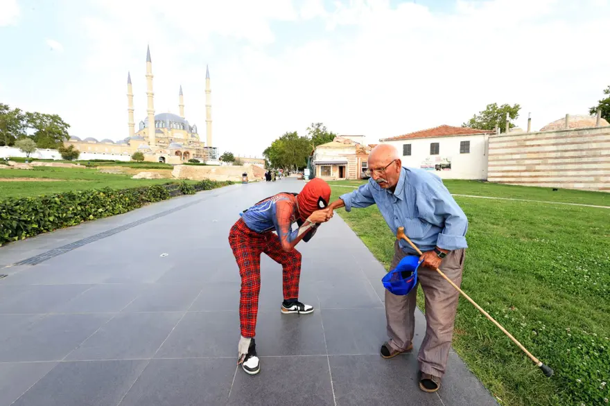 Türkiye'yi gezen yerli Spiderman'in 39. durağı Edirne oldu 2