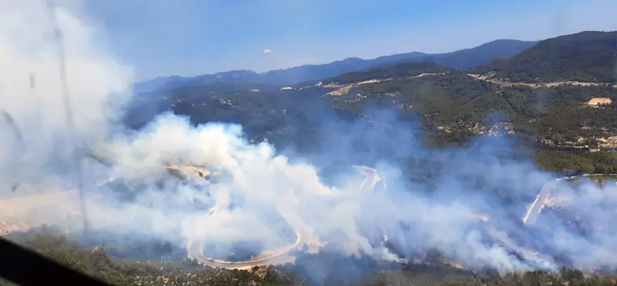 Antalya'daki orman yangını kontrol altında 11