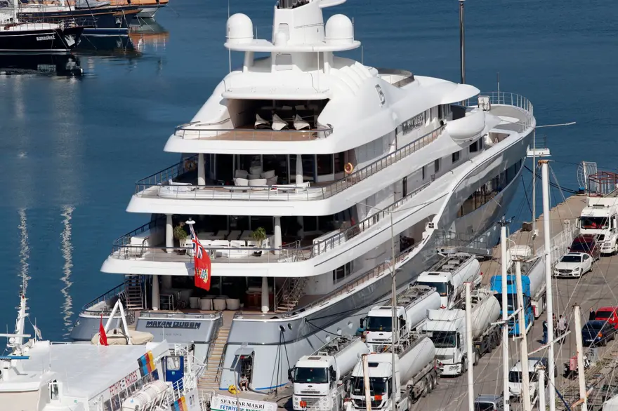 Fethiye'de lüks yata 230 bin litre yakıt ikmali 2