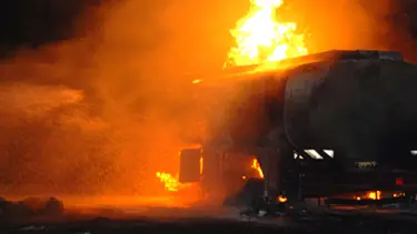 İki yakıt tankeri çarpıştı: 2 ölü