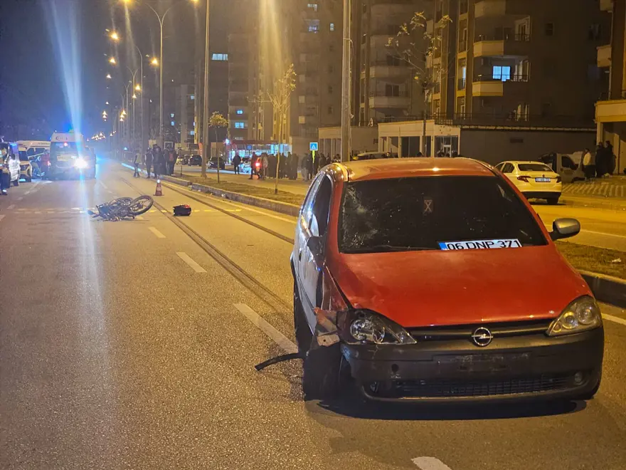 Otomobilin çarptığı motosikletli öldü, yakınları parke taşlarıyla araca saldırdı 9