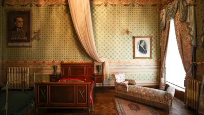 Dolmabahçe Sarayı: Büyük Önder Atatürk'ün son günlerini geçirdiği yer