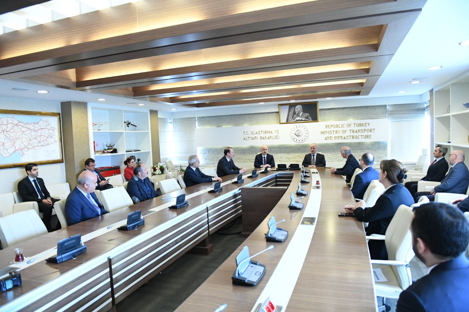Ulaştırma ve Altyapı Bakanlığı'nda devir teslim töreni yapıldı