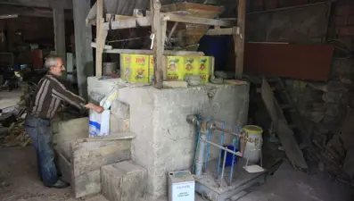 Bin rakımlı tepede zamana meydan okuyan 9 asırlık su değirmeni