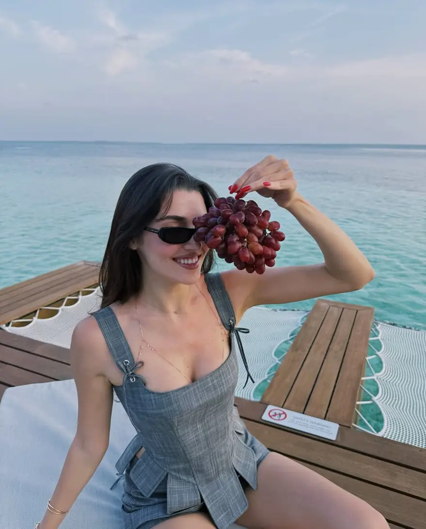 Hande Erçel Maldivler'de: Tatil pozlarını paylaştı 3 Hande Erçel Maldivler'de: Tatil pozlarını paylaştı 3