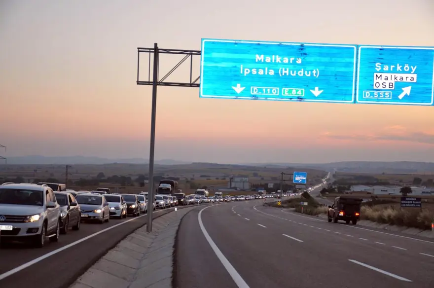 20 kilometrelik araç kuyruğu 8