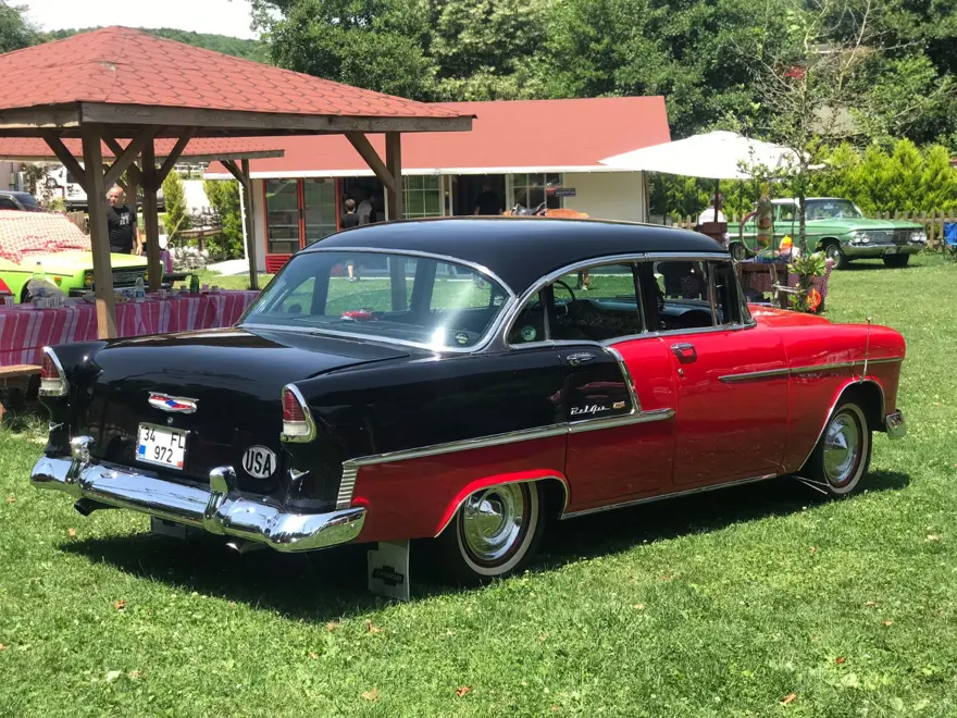 OTOMOBİLİN RESTORASYONU 1 YIL SÜRÜYOR 7