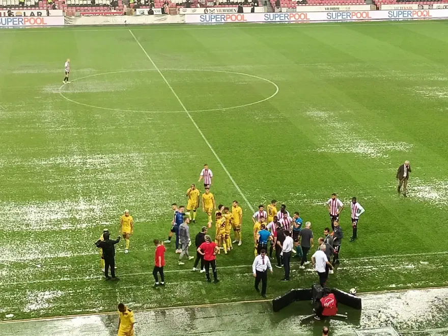 Samsunspor - İstanbulspor maçı yağış nedeniyle ertelendi 2 Samsunspor - İstanbulspor maçı yağış nedeniyle ertelendi 2