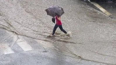 Hava durumu: Meteoroloji'den sağanak yağış ve şiddetli rüzgar uyarısı (Bugün hava nasıl olacak?)