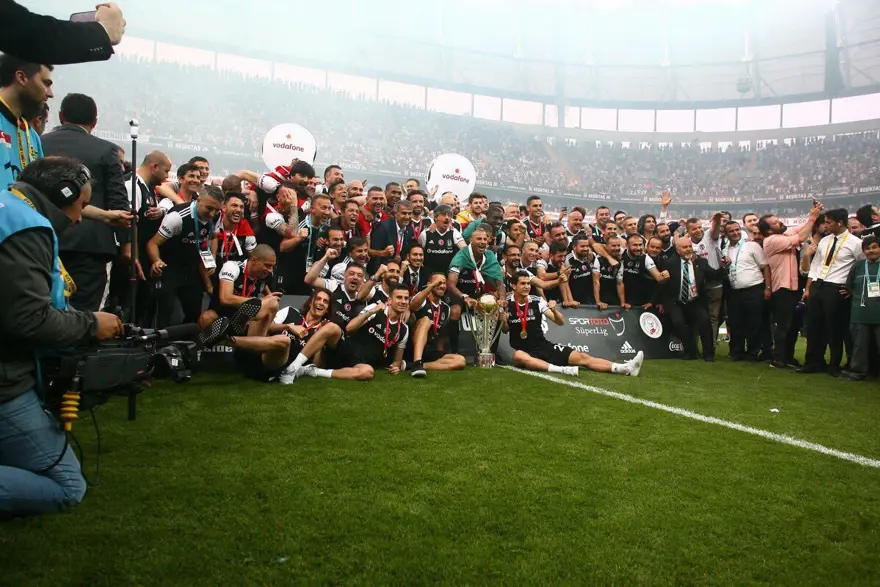 Şampiyon Beşiktaş kupasına kavuştu 1