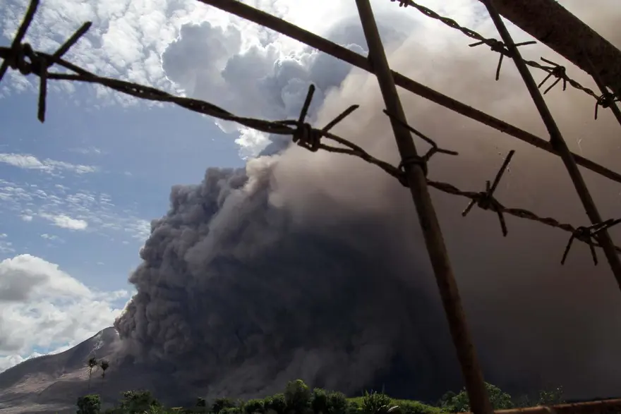 Sinabung binlerce kişiyi evinden etti 4
