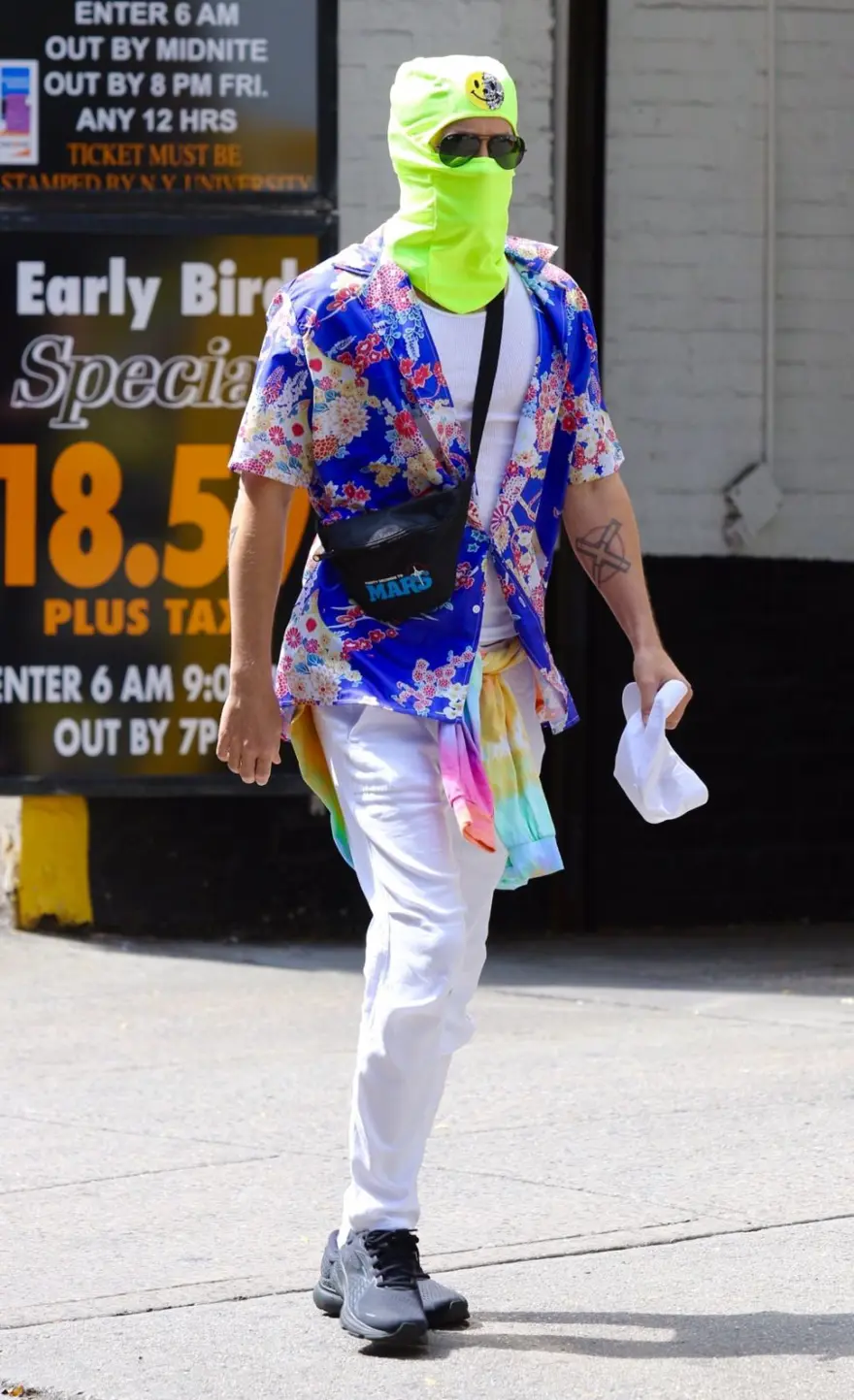 Jared Leto farklı maske tedbiriyle bile tanındı 2