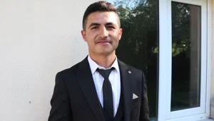 Bir ay önce 18 yaşına girdi, muhtar seçildi Bir ay önce 18 yaşına girdi, muhtar seçildi
