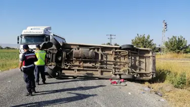 İşçileri taşıyan minibüs devrildi: 1 ölü, 15 yaralı
